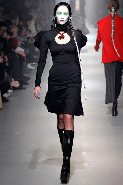 Look 18